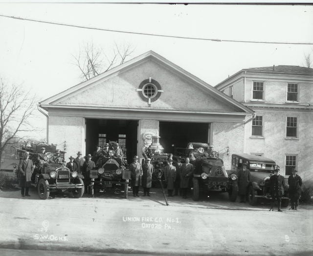 A company group picture from 1920.