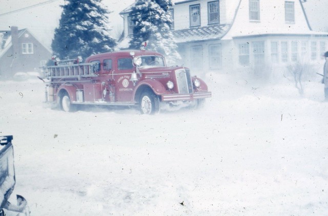 Engine 21-1 southbound on Baltimore Pike in Barnsley during a snow storm.