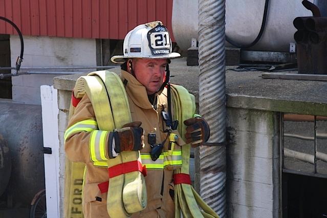 Lieutenant John Poole working out or extending lines at a Quarryville barn fire?