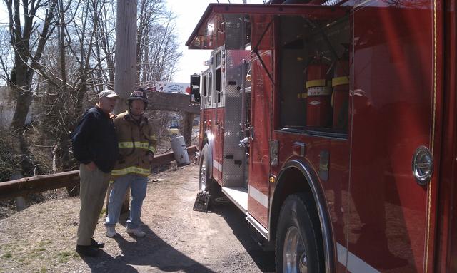 Glenn Teeter speaks to Pump Operator Bud Charlton.